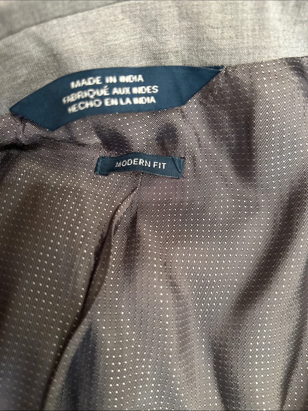 Perry Ellis Modern Fit Two-Button Light Gray Men's Sport Coat Size 42 Short.